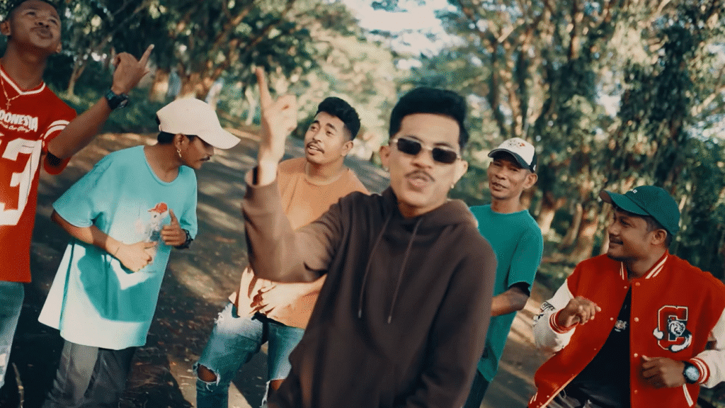 Ngapain Repot lirik dan makna toton caribo wizz baker fresly nikijuluw