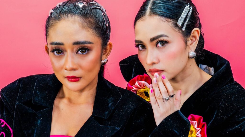 duo anggrek adat
