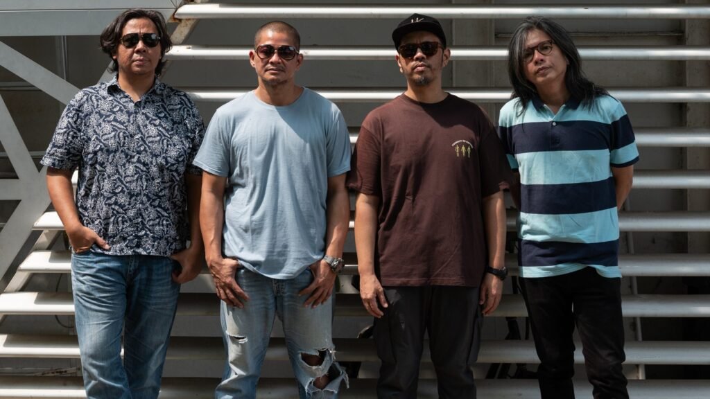 Float dimabuk cahaya