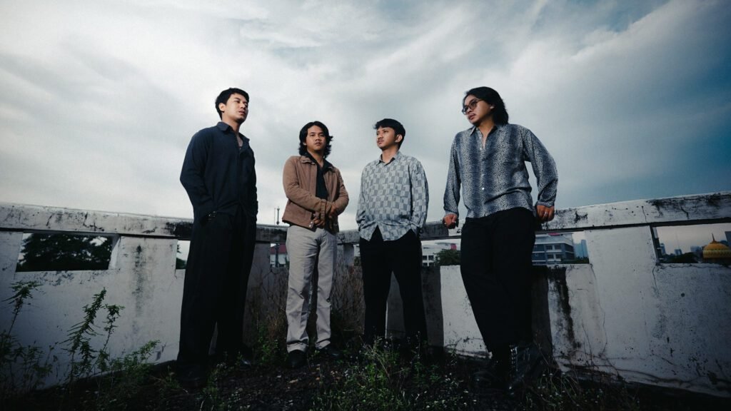 RUMAH TUA merayakan hari akhir