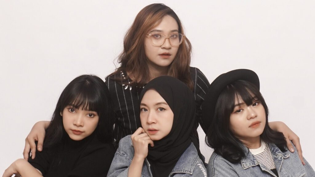 Little Black Chérie Addicted