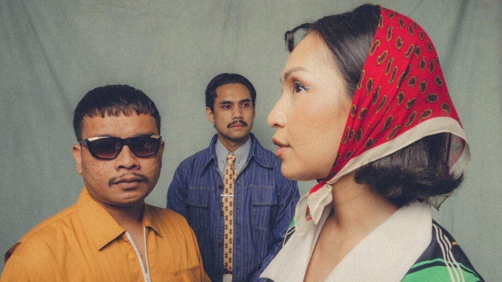 Thee Marloes by Raka Syahreza