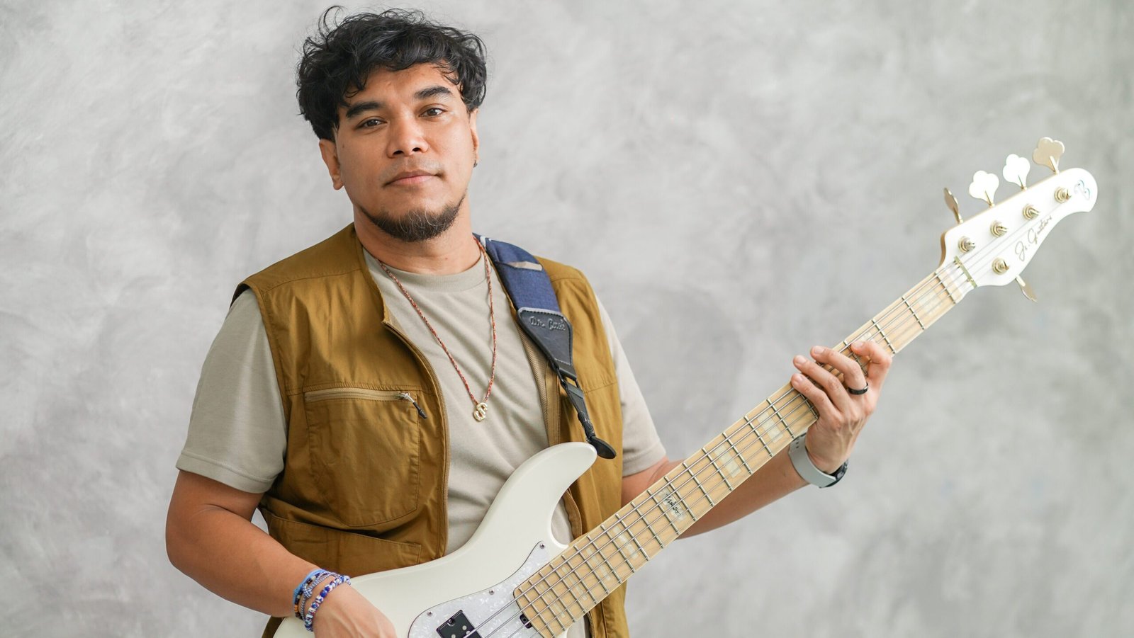 barry likumahuwa jalan di bawah