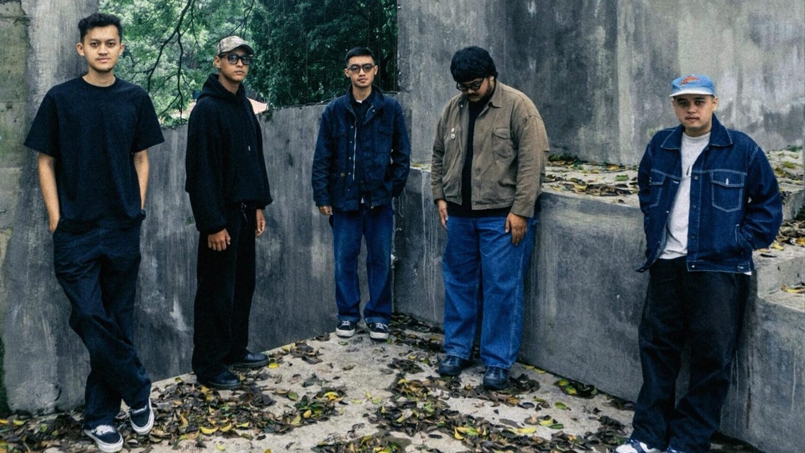 costive band